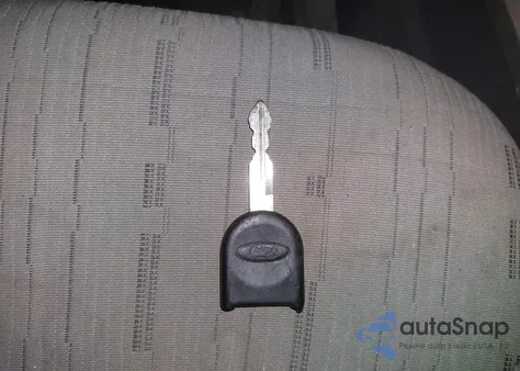 2008 Ford Focus Se/Ses из США, поврежденный, VIN 1FAHP35N68W283894